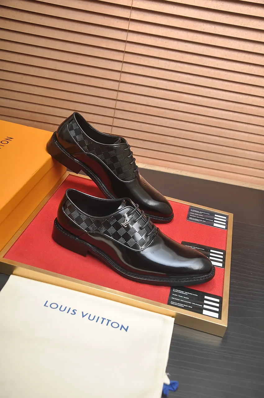 Men's men's shoes 💰460💶 [LV] (all high-end sheep lining) 🍀LV's latest genuine leather business suit shoes are launched simultaneously on the official website. The first-layer cowhide imported from Italy is made of heavy gold, 💥official website 1:1 rubber outsole. Versatile to wear, high-end without losing class, and the color combination is extraordinary. This four-season style is alluring when worn on your feet, showing off your big-name flair. Standard code 38-45 (45 customized)